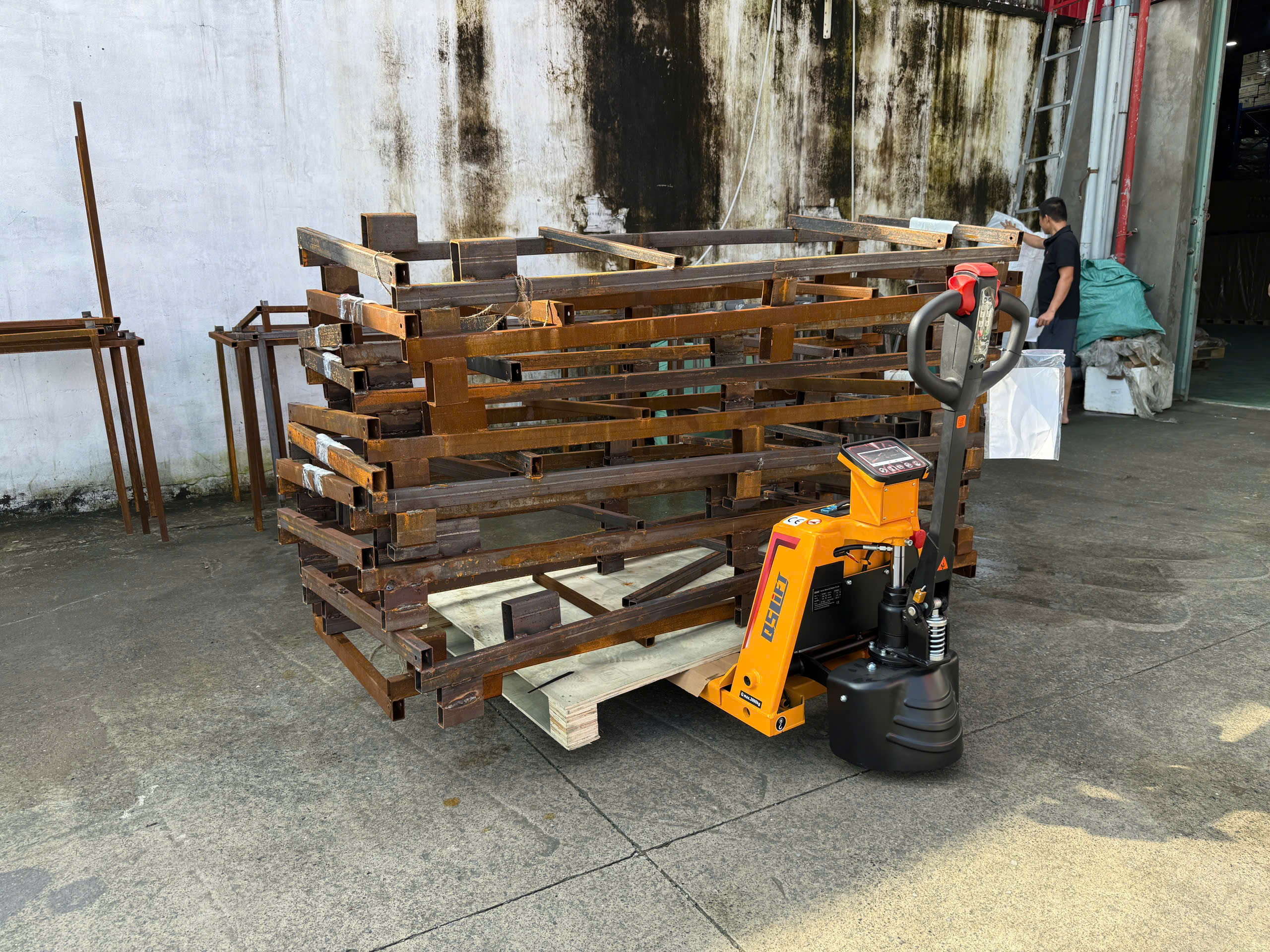 Xe nâng Reach Truck 1.6 tấn Noblelift RT16P-CS (Kho lạnh)